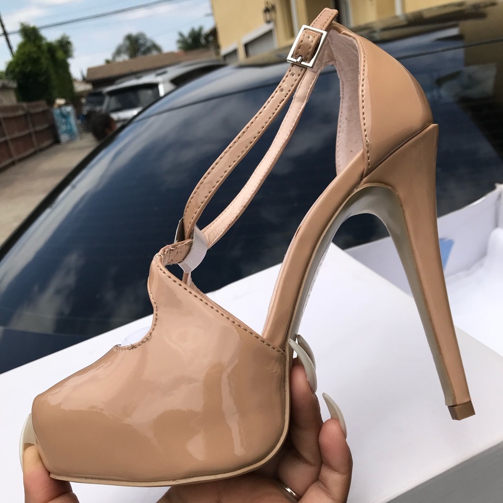 NBW Nude pumps!